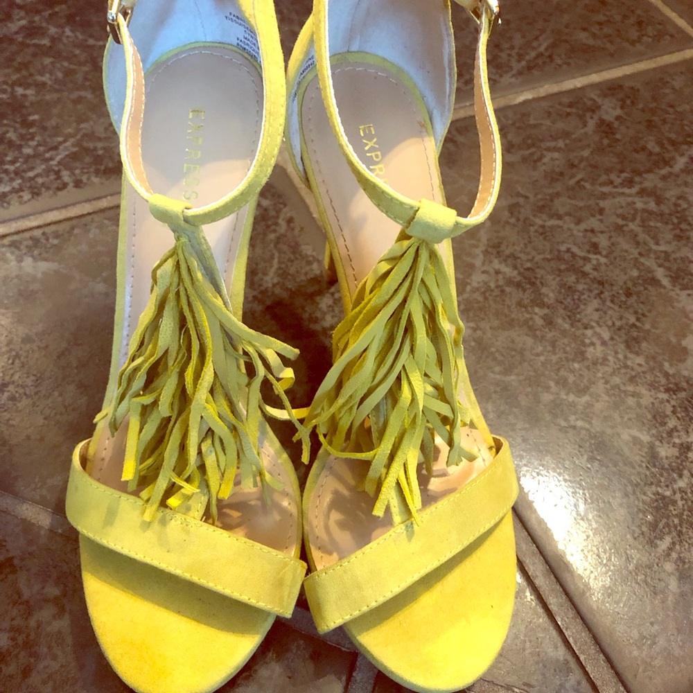 Yellow fringe sandal